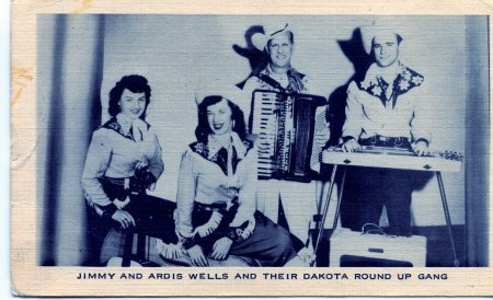 Jimmy And Ardis Wells And Their Dakota Roundup Gang postcard_Bildgröße ändern.jpg