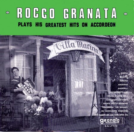 Rocco Granata Plays hits on accordeon Front_Bildgröße ändern.jpg
