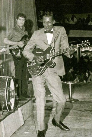 Chuck Berry - Randy Nauert The Challengers 1964.jpg