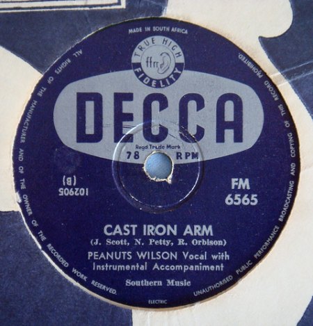 Wilson,Peanuts02Cast Iron Arm Decca FM 6565 Südafrika.jpg