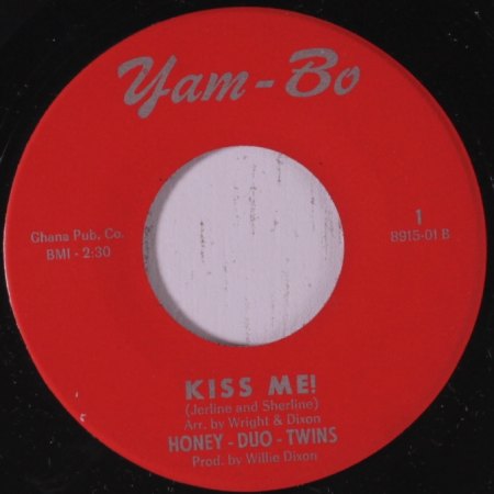 Honey-Duo Twins02Kiss me.jpg