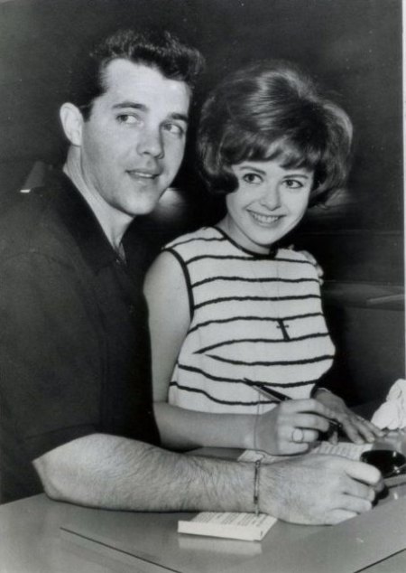 Walley,Deborah01mit John Ashley.jpg