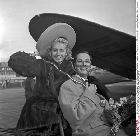 United Archives-2.UNA_01947373-Preview.jpg