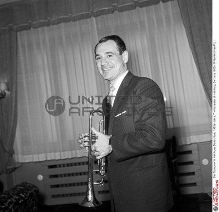 United Archives-2.UNA_01979440-Preview.jpg