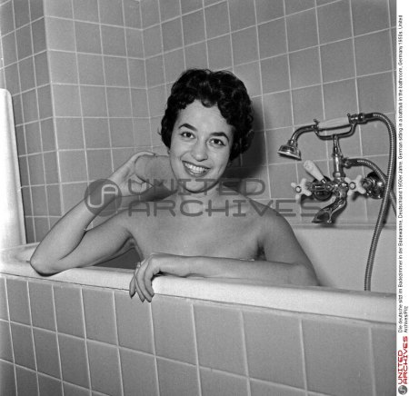 United Archives-2.UNA_01951628-Preview.jpg