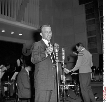 United Archives-2.UNA_02002822-Preview.jpg