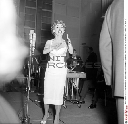 United Archives-2.UNA_02002820-Preview.jpg