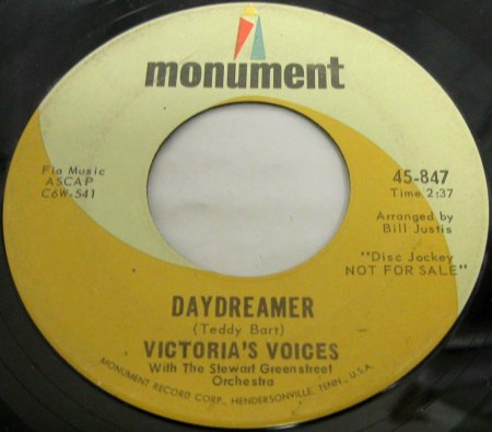Victorias Voices01Monument 847.JPG