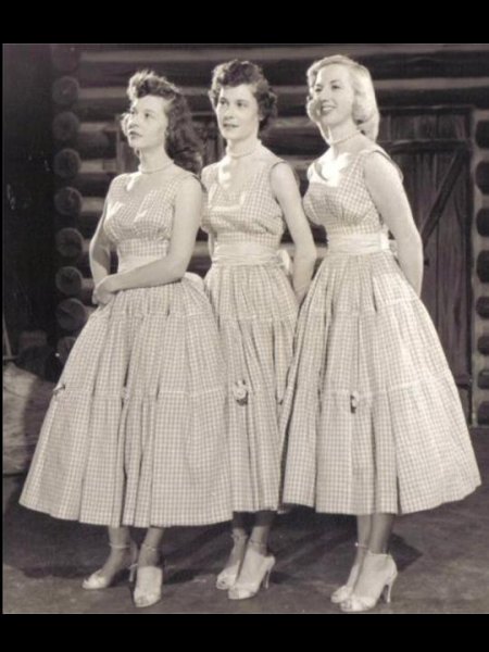 La Dell Sisters_2.jpg