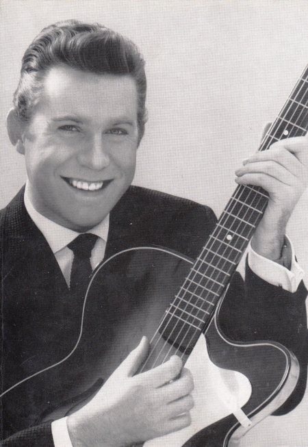 WILLI HAGARA AK 01.jpg