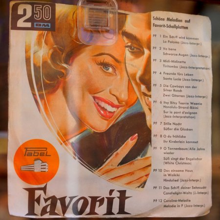 FAVORIT COVER BACK.jpg