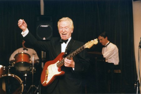 Bert Weedon - 001.jpg