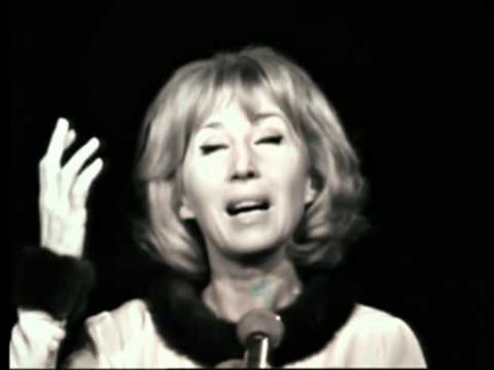 Cora Vaucaire.jpg