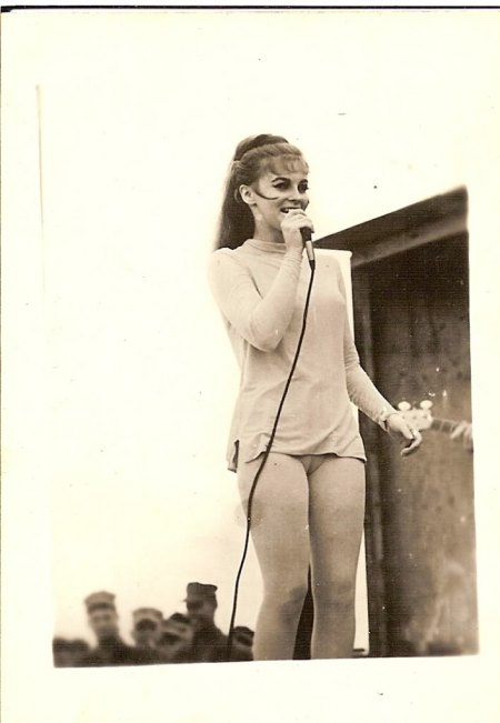 Ann Margret19Vietnam.jpg