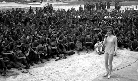 Ann Margret23Vietnam.jpg