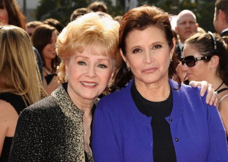 Reynolds,Debbie42mit Tochter Carrie.jpg