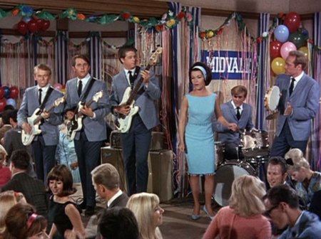 Annette &amp; Beach Boys  (1).jpg