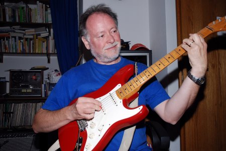 Gerd  mit Gitarre1342.JPG