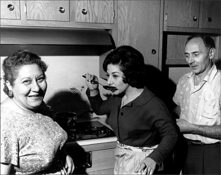 Timi Yuro - Cooking with mom &amp; dad 1963.jpg