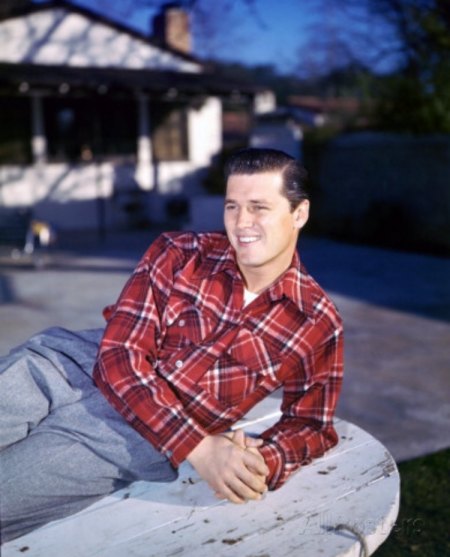 Gordon MacRae.jpg