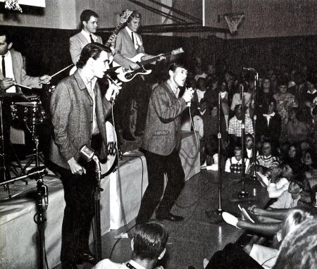 The Righteous mBrothers backed up by The Challengers.jpg