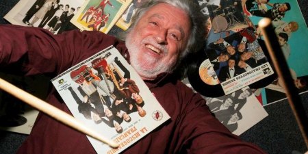 LES CHAUSSETTES NOIRES