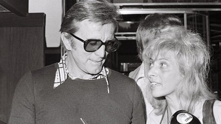 KIRK DOUGLAS  (1916 - 2020)