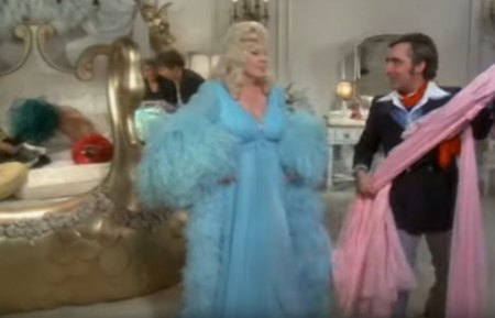 MAE WEST - Rock'n'Roll mit 80 !