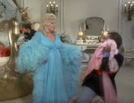 MAE WEST - Rock'n'Roll mit 80 !