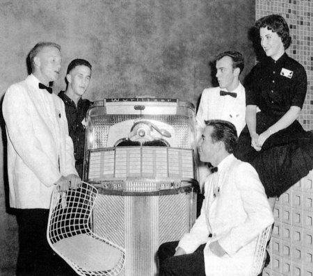 JOYCE WEBB, ein Chor-Girl von Ray Campi