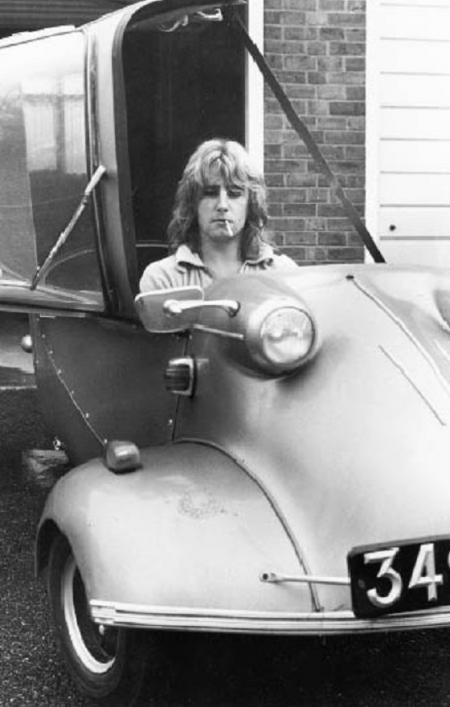 SPECTRES = STATUS QUO