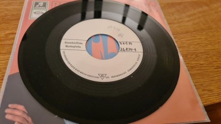 CLIFF RICHARD - CONGRATULATIONS