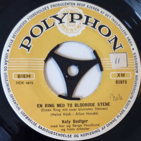 C. Valente und Helen Marius Ein Ring mit 2 blutroten Steinen