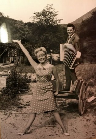 HANNELORE AUER
