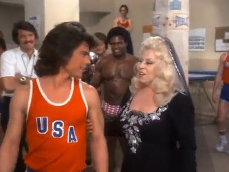 MAE WEST - Rock'n'Roll mit 80 !