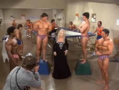 MAE WEST - Rock'n'Roll mit 80 !