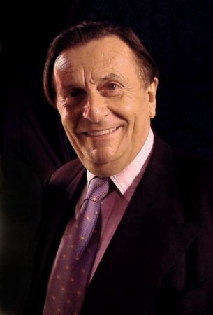 BARRY HUMPHRIES "Dame Edna"  (1934 - 2023)