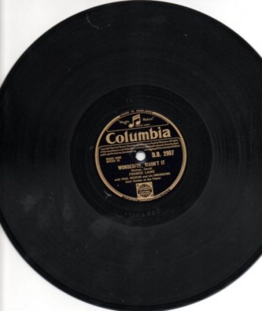 Frankie Laine Schellack "Wonderful, wasn't it" (Columbia D.B. 2907). Wenn das mit meinen Posts und Scans nicht so funktioniert, wie bei den Experten von Euch, bitte ich um Nachsicht. Mein Scanner kann nicht bei Größen über DIN-A4 die ganze Platt