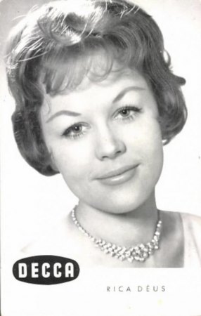 RICA DÉUS