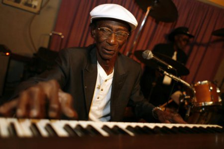 EARL GILLIAM