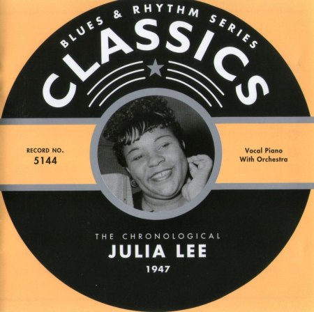 JULIA LEE, Vokalistin und Pianistin
