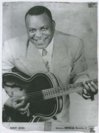 SMILEY LEWIS, der Gitarrist