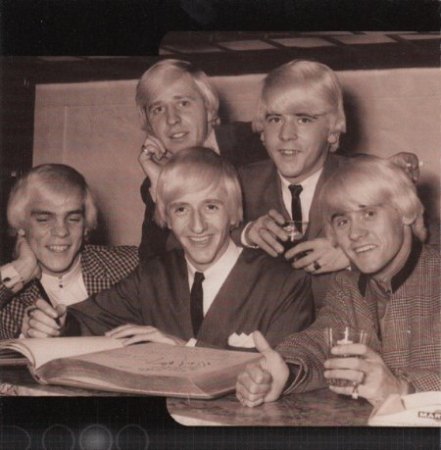 Les HOU-LOPS  (CAN)  Ex-Les Têtes Blanches