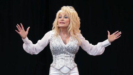 DOLLY PARTON  (1946 - 2026)