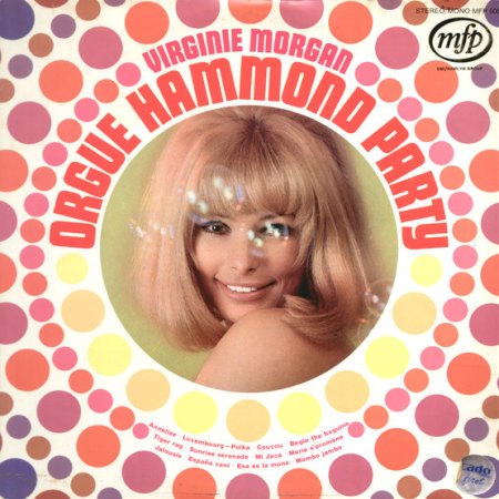 VIRGINIE MORGAN mit ihrer Zauberorgel