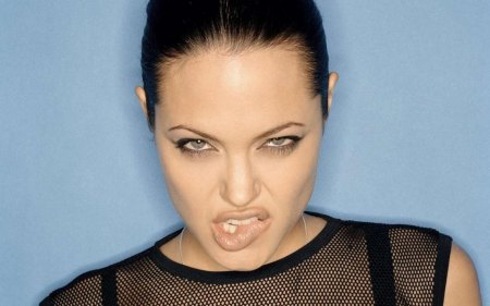 Jolie, Angelina -43.jpg