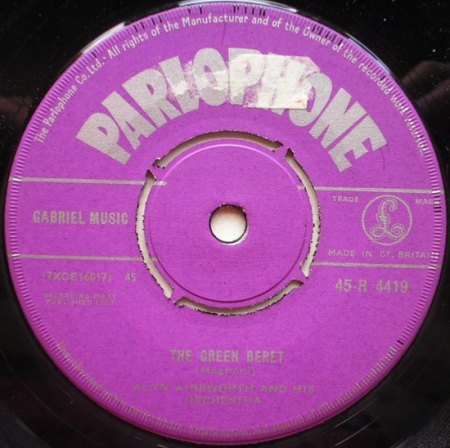 Ainsworth, Alyn02The Green Beret Parlophone 45 R 4419.jpg