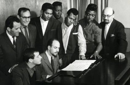 Leiber,Jerry03mit M Stoller den Erteguns und The Coasters bei Atlantic.jpg