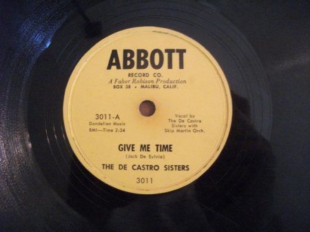 DE CASTRO SISTERS - Give me time -A2-.jpg