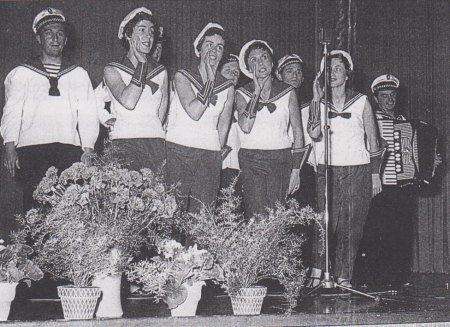 RUDI KÜHN &amp; SEINE SPIELGRUPPE 1951.jpg